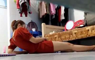 Quay Lén Em Công Nhân Tự Móc Bướm Trong Phòng Trọ