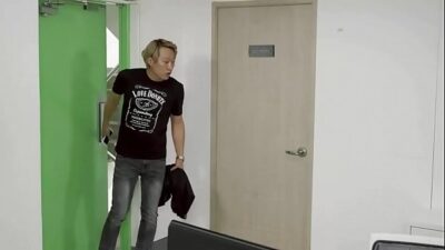 Muốn Được Vai Chính Phải Qua Đêm Cùng Đạo Diễn